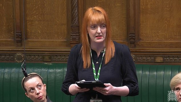 Los parlamentarios respaldan la reforma de los juicios con jurado de ‘justicia blanda’ de David Lammy en el primer obstáculo de la Cámara de los Comunes, el parlamentario laborista condena los obstáculos en un emotivo discurso sobre la violación