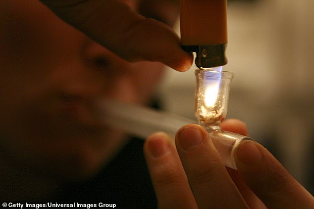 El SNP planea una ofensiva contra el abuso de alcohol… que ataca a los drogadictos