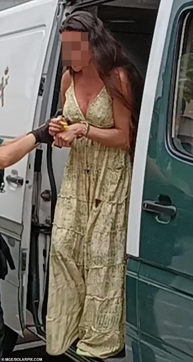 Una esposa irlandesa, de 37 años, que sorprendió a un sueco de 18 años de vacaciones con su marido en la sauna de un hotel de Magaluf, ha sido multada con 2.300 libras esterlinas.