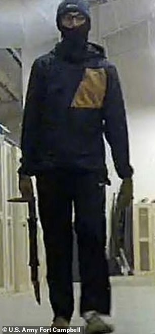 Búsqueda de ladrones enmascarados que atacaron una base del ejército estadounidense para robar cuatro drones en medio de temores de un ataque de represalia por parte de Irán