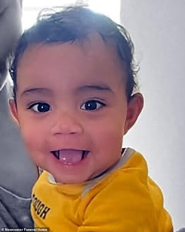 Un niño pequeño muere a causa de horribles úlceras después de que su madre tomó una gomita de THC y lo dejó desatendido durante seis horas, dice la policía