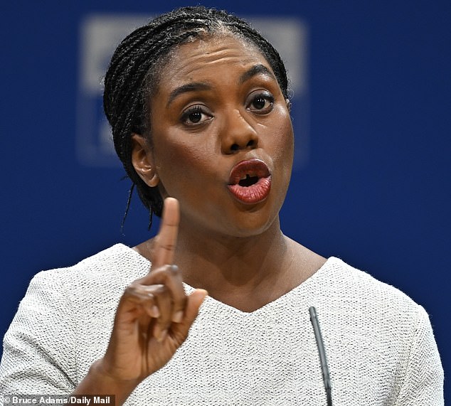 El primer ministro ‘dice mentira tras mentira’, dice Chemie mientras pregunta cómo Starmer ‘puede mirarse en el espejo’