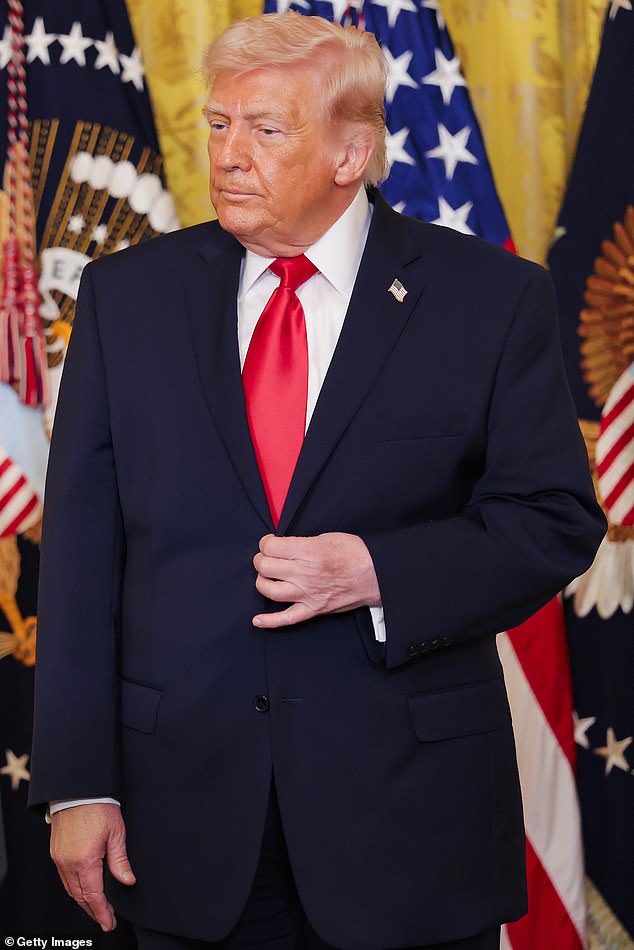 El Reino Unido no seguirá los pasos de Estados Unidos para aliviar el embargo de petróleo a Rusia, advierte un ministro, ya que la medida “ayudaría a la máquina de guerra de Putin”