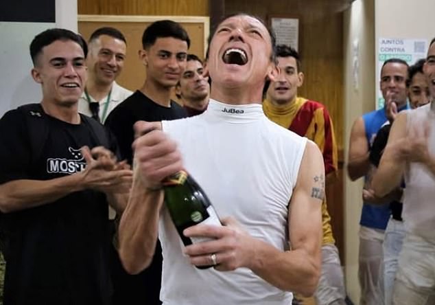 De la vida de Frankie Dettori: de una redada de cocaína a la lucha contra la bulimia y a engañar a la muerte en un accidente aéreo: el legendario jockey ahora se enfrenta a prisión