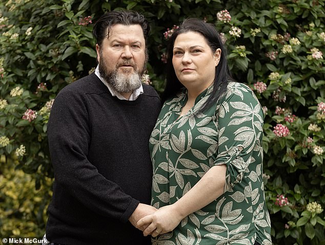 Los padres de la trágica niña dicen que expusimos el soborno de £ 20,000 al jefe de enfermería y ahora estamos reivindicados