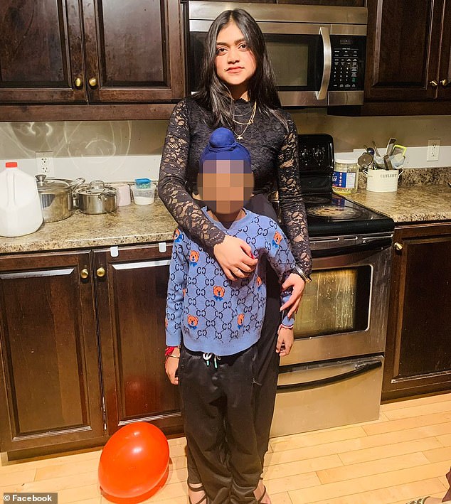 Madre revela la horrible escena en la que fue recibida y encontró a su hija de 19 años con un disparo en el interior cuando abrió el horno de Walmart… y comparte ‘pruebas’ de que no fue suicidio