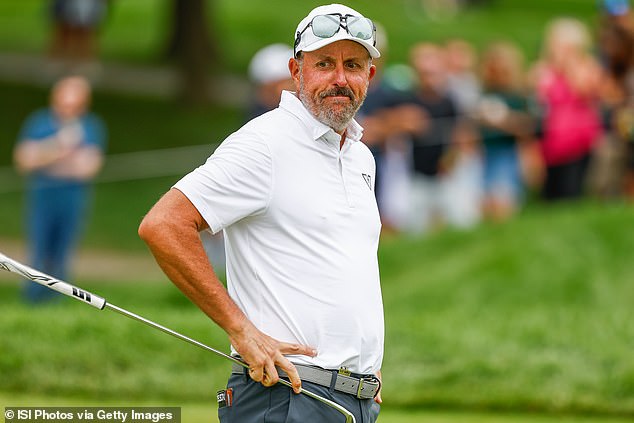 Actualización importante sobre Phil Mickelson después de retirarse del golf debido a misteriosos problemas personales con su esposa