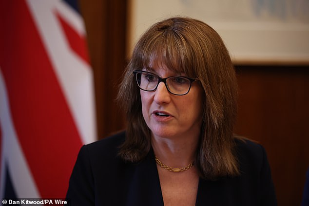 Rachel Reeves promete ayuda a las familias afectadas por las crecientes facturas del petróleo debido a la guerra de Irán: “Tengo dinero”