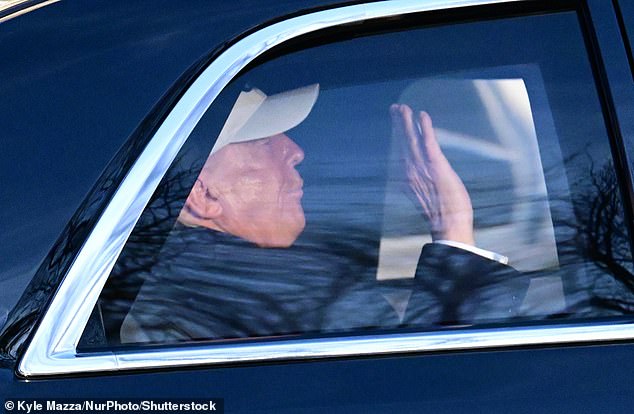 Trump hizo un llamamiento al Reino Unido para que envíe barcos al Estrecho de Ormuz para ayudar a desbloquear el HMS Dragon después de que Gran Bretaña lo desplegara el martes.