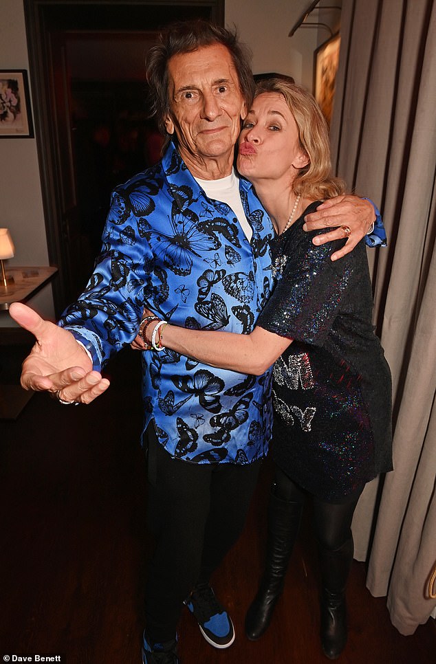 La hija de Ronnie Wood dice que se alegra de que su padre en Rolling Stone nunca le haya dado su fortuna de 150 millones de libras, a pesar de la hipoteca y el muro del jardín en ruinas.