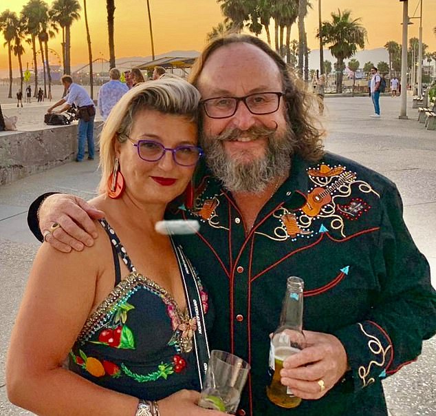 La viuda del motociclista peludo Dave Myers recibe fuertes críticas después de cerrar una de las empresas de televisión de su difunto esposo