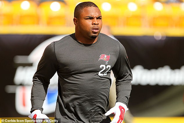 La familia de la trágica ex estrella de la NFL Doug Martin acusa a la policía de Oakland de usar fuerza excesiva en el juicio por muerte por negligencia