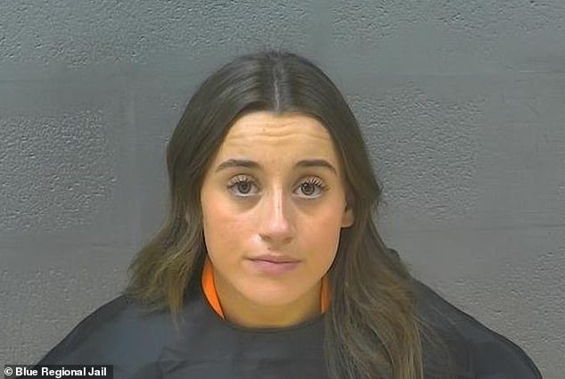 Niñera del infierno encarcelada por matar de hambre a una niña, encerrarla en una caja y golpearla durante meses