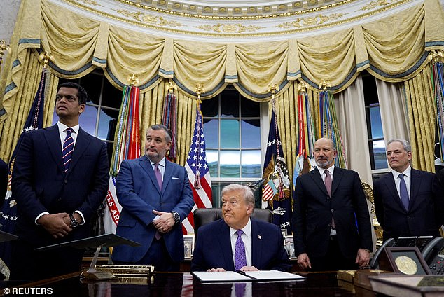 El asesor multimillonario de Trump condena públicamente la guerra con Irán mientras el campo de JD Vance estalla por la amenaza nuclear de Israel