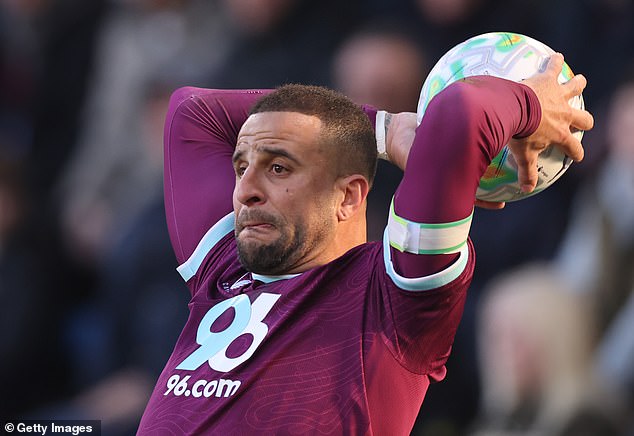 ‘Sal del juego antes de que el juego te deje’: Kyle Walker revela que planea retirarse después de un traslado ‘mentalmente difícil’ a Burnley, pero no sabe qué hacer después de dejar el fútbol