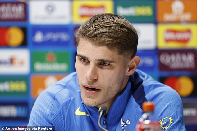 La furia de Micky van de Ven por la “mayor tontería” tras los informes de que “está andando diciendo que no le importan los Spurs y se muda a Barcelona”