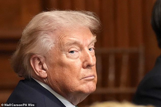 Trump volvió a arremeter contra los aliados “insensibles” de la OTAN y dijo que “acelerarían” si “acaba con Irán” y les entrega el Estrecho de Ormuz.