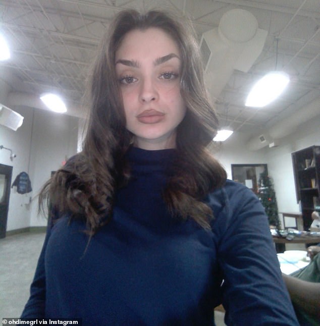 Escuche a la despreciable adolescente de ‘Hell On Wheels’ que mata a su novio y a su amiga por placer en una historia del Daily Mail que revela las travesuras de una chica lesbiana mala en prisión mientras hablaba por teléfono con su madre