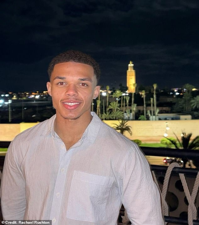 El británico fue arrestado, arrojado a una celda de una prisión marroquí y sin posibilidad de contactar con su familia después de haber sido “filmado ayudando a niños hambrientos”.