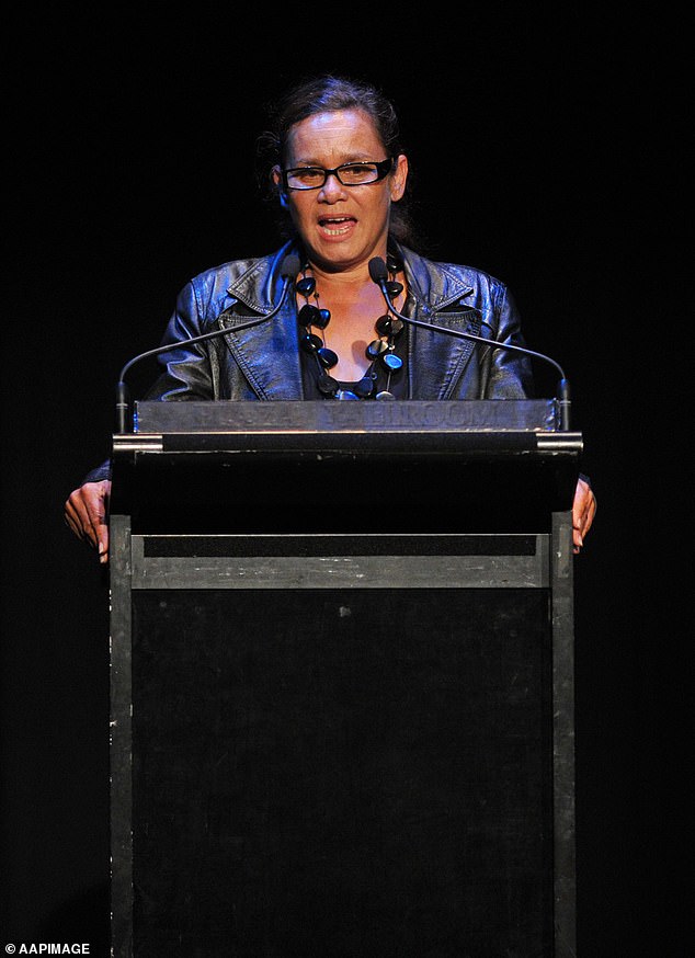 Rhoda Roberts muere a los 66 años: la pionera que acuñó el término ‘Bienvenido al país’ y se convirtió en la primera mujer indígena en presentar un programa de actualidad, muere después de una batalla contra el cáncer