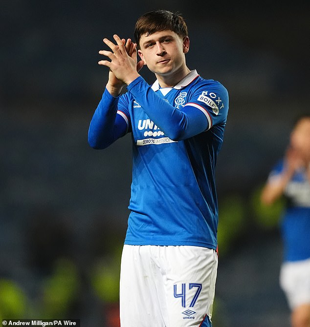 ¡DAME MÁS! Rohl está interesado en ampliar el contrato de cesión del canterano de los Spurs una temporada más