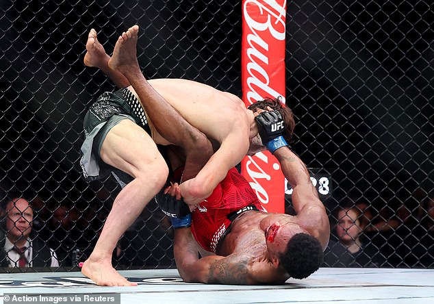 Las ambiciones de título de Lerone Murphy se desvanecen en UFC Londres cuando el ruso Movsar Evloev irrumpe en la fiesta frente a la estrella de Oasis, Noel Gallagher, entre la multitud del O2 Arena.