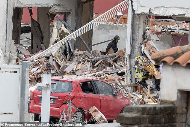 Tres fueron trasladados al hospital y decenas evacuados tras la explosión en Roma