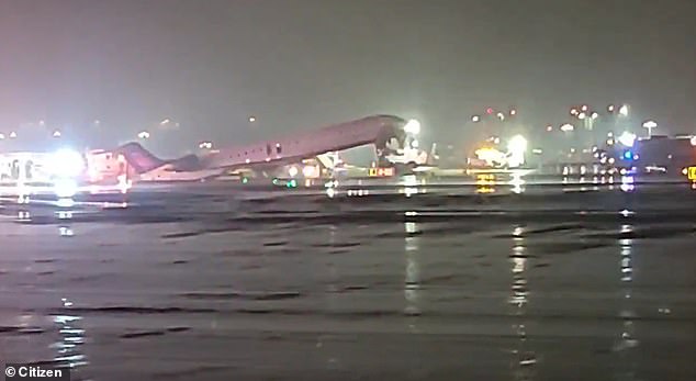 Los equipos de emergencia responden a un incidente importante en el aeropuerto de LaGuardia