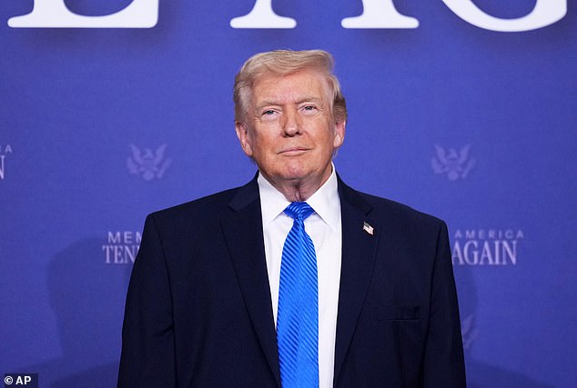 Trump hizo una extraña admisión sobre Elvis Presley cuando visitó Graceland