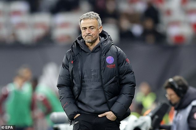 El Paris Saint-Germain entra en una guerra con sus rivales de la Ligue 1 mientras los gigantes franceses buscan posponer partidos en un intento por obtener una ventaja antes de su choque de la Liga de Campeones con el Liverpool.