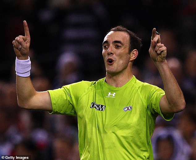 La esposa de un árbitro de la AFL es criticada después de que él enfrenta cargos de fraude de $ 9 millones