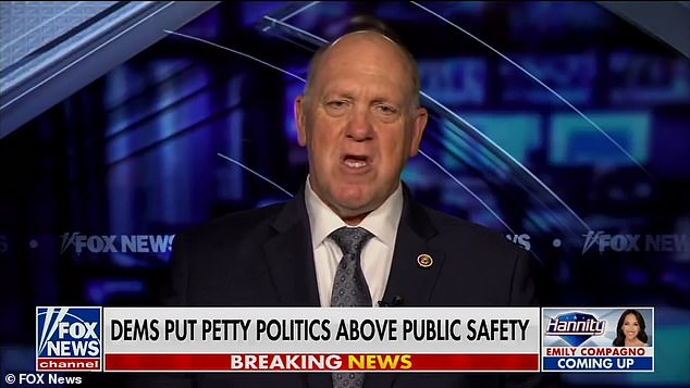 Tom Homan revela el alcance total del papel de ICE en los aeropuertos a medida que los tiempos de espera de los pasajeros en los EE. UU. se vuelven caóticos