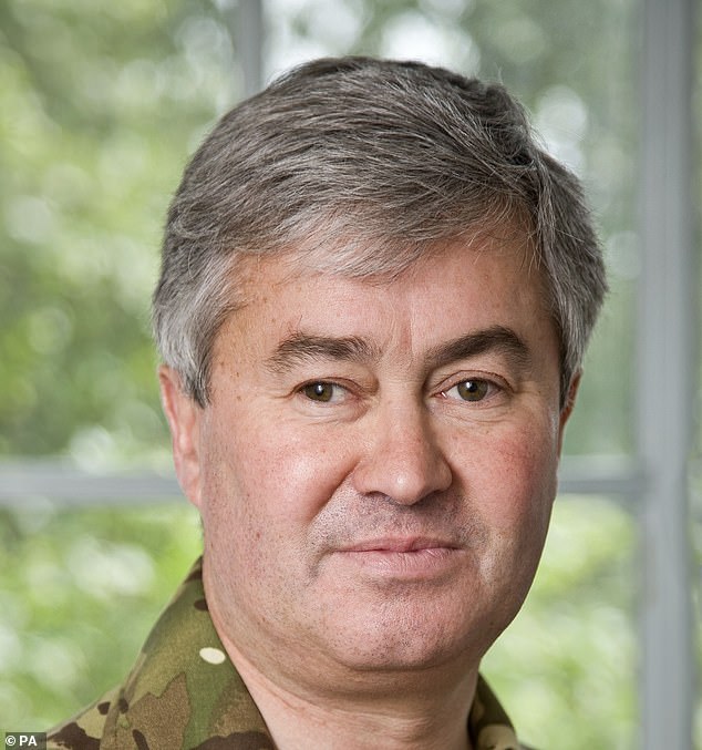 Un ejército británico agotado es lo suficientemente fuerte como para capturar una pequeña ciudad comercial en un “buen día”, mientras la Royal Navy se ve obligada a utilizar un buque de guerra alemán para encabezar la expansión de la OTAN.