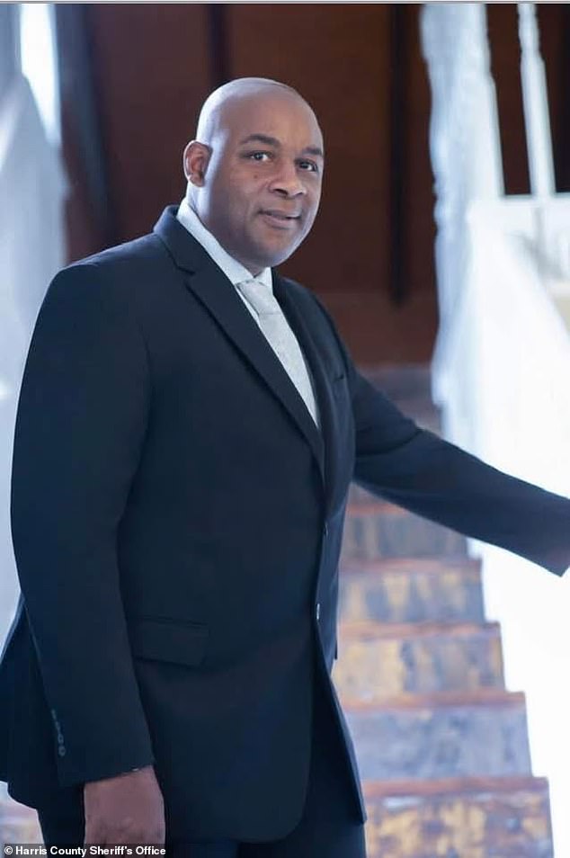 Un ex jugador de la NFL y estrella del fútbol universitario que se convirtió en ayudante del sheriff de Texas muere repentinamente a la edad de 59 años.