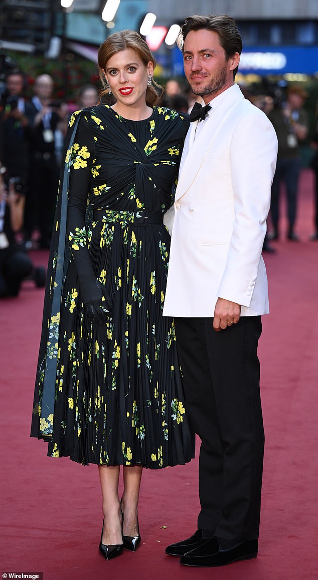 La verdad sobre el dinero del marido de la princesa Beatriz, Edo. Revelamos los ‘problemas’ matrimoniales: su deuda previa a la boda, su vida flash, cómo llegó a la realeza y las ‘verdades incómodas’ que Beatrice no puede afrontar…