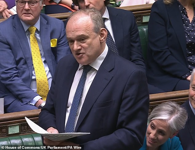 Quentin Letts: Sólo la pluma violeta de Barbara Cartland podría haber capturado el momento en que Sir Ed hizo la vista gorda ante el Primer Ministro.