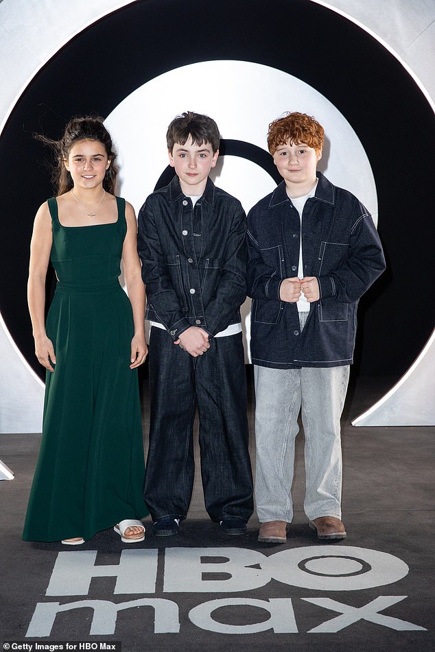 Las nuevas estrellas de Harry Potter lucen la viva imagen del elenco original mientras asisten al evento de lanzamiento de HBO Max: se lanza el primer avance de la serie de televisión