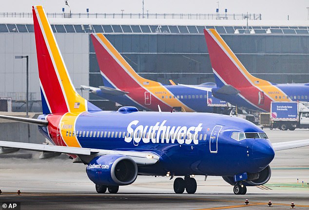 Southwest Airlines se ha visto obligada a cambiar nuevamente su política de pasajeros de talla grande.