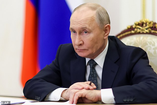 La primera evidencia de que Rusia comenzará a enviar drones a Irán podría proporcionar ayuda militar en la guerra de Moscú, dicen los funcionarios.