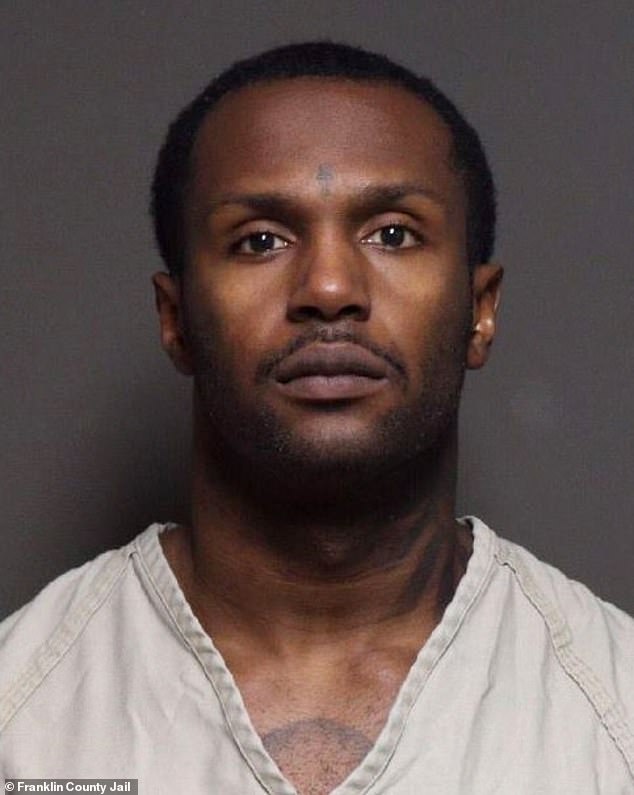 La ex estrella del fútbol universitario se enfrenta a hasta 40 años de prisión tras declararse culpable de robo a un banco