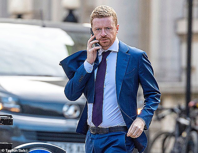 La policía metropolitana rastrea las cámaras de seguridad de la calle donde robaron el teléfono móvil de Morgan McSweeney para “aclarar los hechos”