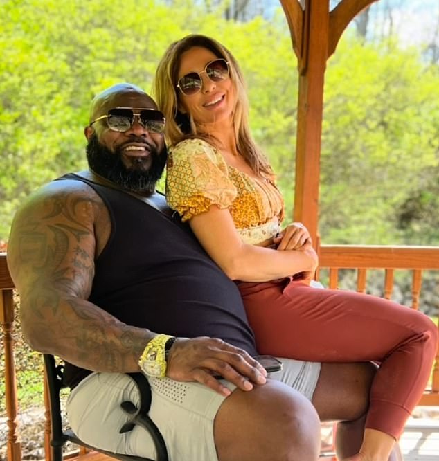 El héroe de los Eagles, Hollis Thomas, criticado por salir con la ex esposa de la ex estrella de la NFL de Filadelfia, Brent Celek