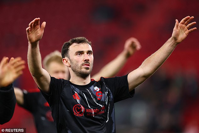 GUARDIA INCREÍBLE: Su carrera lo llevó de Berwick a Baviera, donde se convirtió en un héroe de culto del West Ham antes de separarse de Praga… ¿Podrá Andy Irving hacer ahora de la Copa del Mundo su próxima aventura?