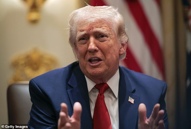 Trump retrasa el plazo para atacar a Irán con una nueva pausa de 10 días mientras Teherán amenaza con un millón de combatientes y una bomba nuclear