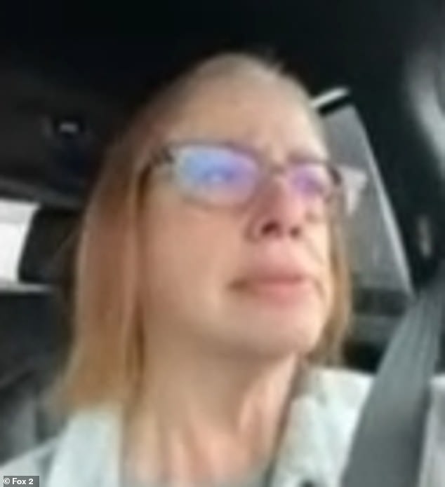 Juez se vuelve furioso con una mujer vista conduciendo durante una audiencia judicial en línea: “Me estás mintiendo”