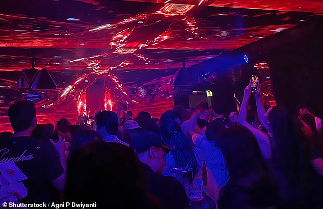 Mujer australiana violada por un guardia de seguridad en un club nocturno de Bali