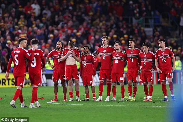 ¿Es esta la serie de reuniones más deprimente jamás vivida? Los perdedores de los play-offs se enfrentarán en amistosos la próxima semana después de que los sueños de la Copa del Mundo se desvanecieran