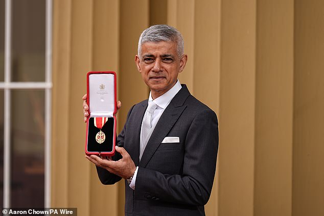 Keir Stormer ‘podría darle a Sadiq Khan un asiento en la Cámara de los Lores’ para socavar las críticas del alcalde de Londres al liderazgo del primer ministro