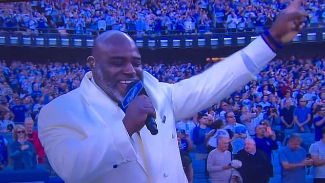 Fury interpreta el “peor himno nacional de todos los tiempos” como cantante de gospel antes de la victoria de los Dodgers sobre los Diamondbacks