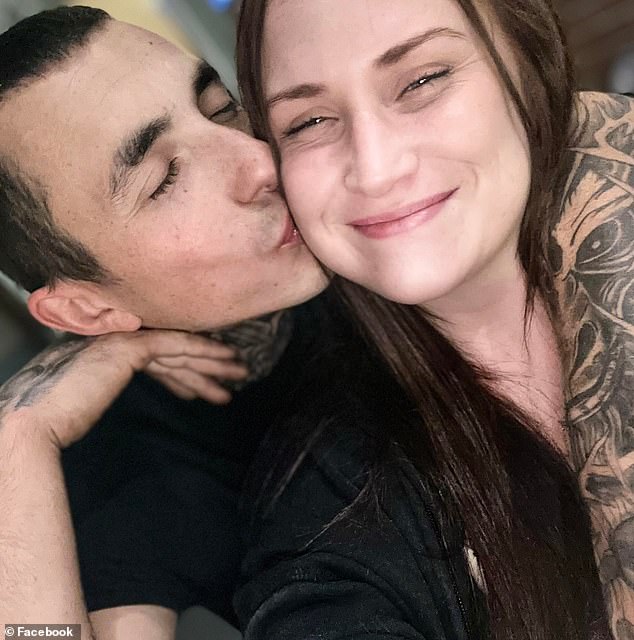 Asesinato-suicidio: un hombre mata a tiros a su novia y a sus dos hijas pequeñas en una tranquila ciudad de Connecticut